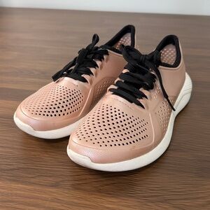 Crocs literide pacer‎ sneaker rose gold sz 7